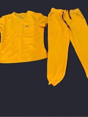 Figs Emergency Yellow Scrub Set